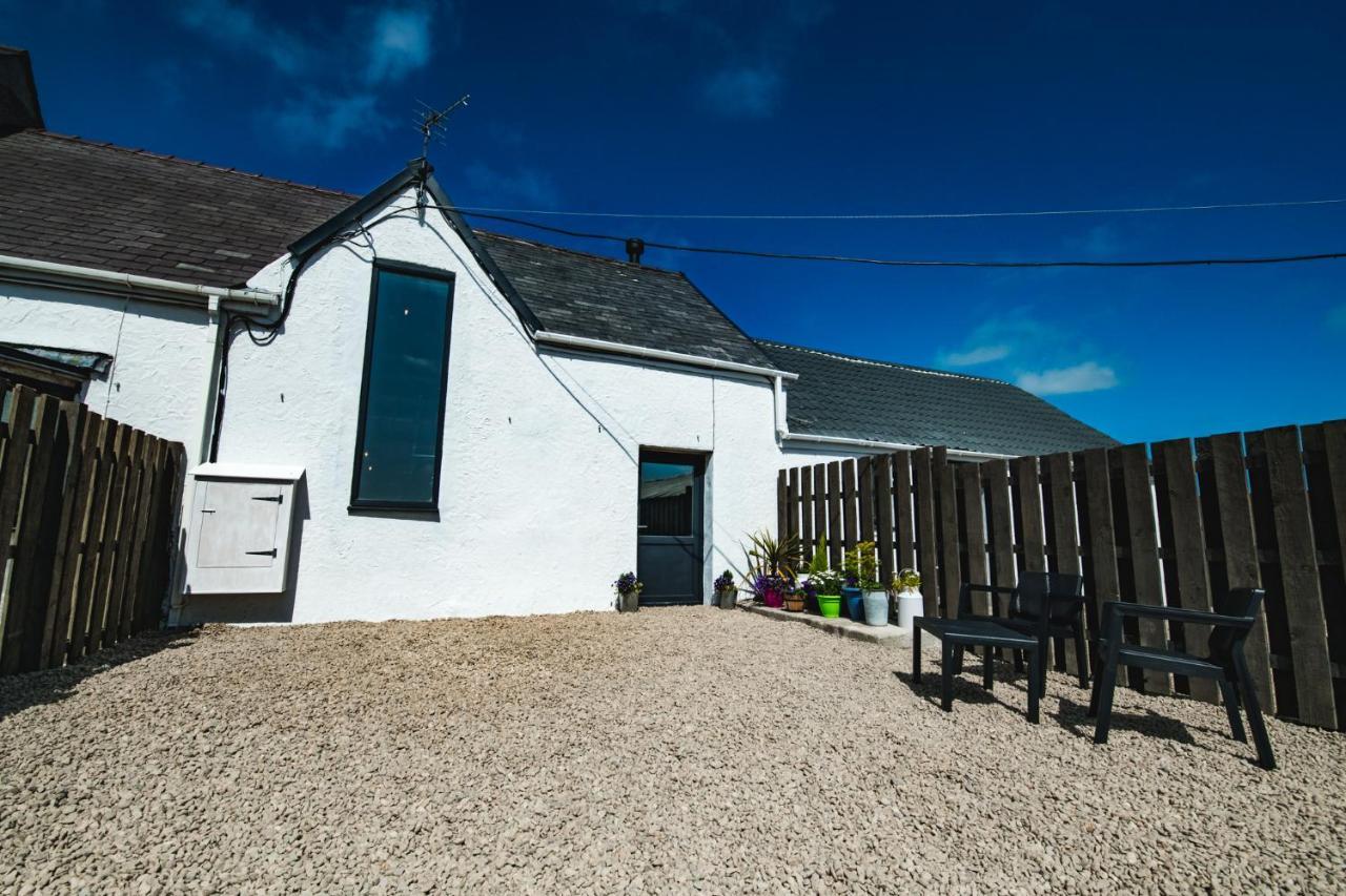 The Milking Shed At Pencraig Vila Holyhead Exterior foto